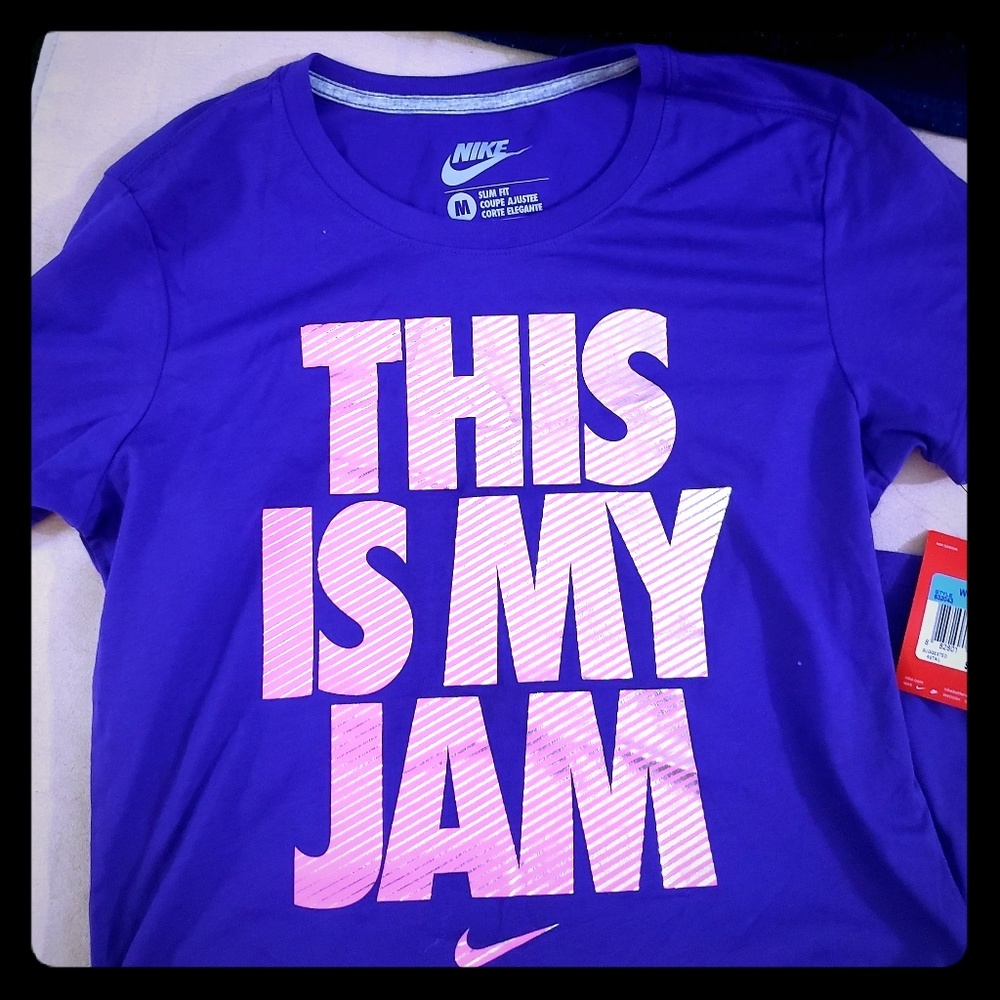 Nike tshirt NWT